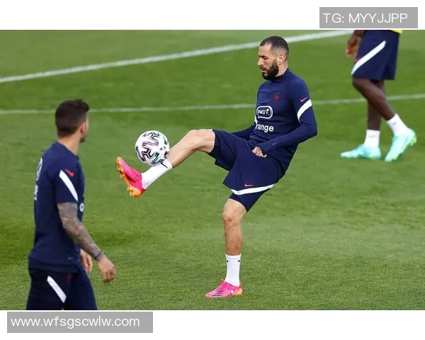 法国足球明星赛盛况空前球迷齐聚共庆足球盛宴 法国足球明星赛盛况空前球迷齐聚共庆足球盛宴